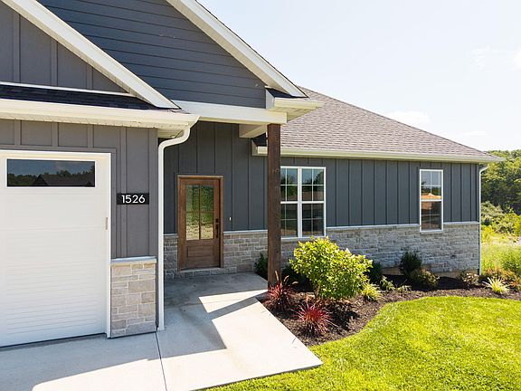 3rd image of 1526 N Corbet Dr