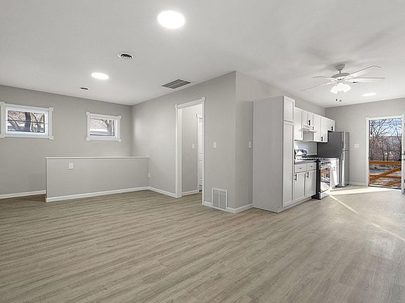 5th image of 361 Madison St