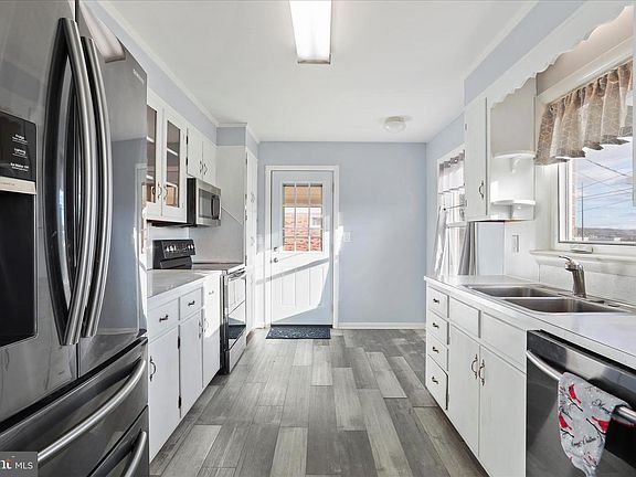 5th image of 16840 Petmar Cir