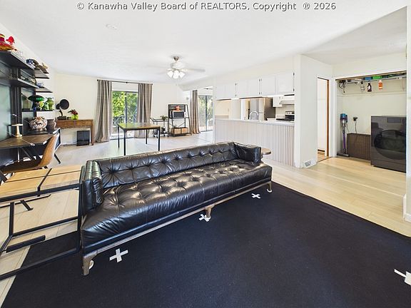 5th image of 1025 Marina Dr