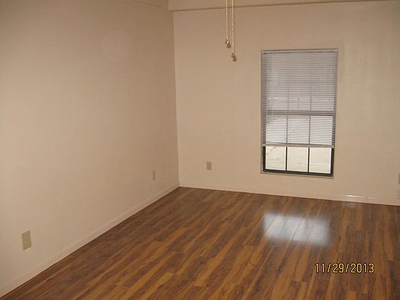 3rd image of 204 Sunrise Ln