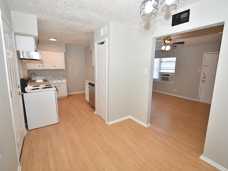 1206 Belvedere Dr — Photo 6
