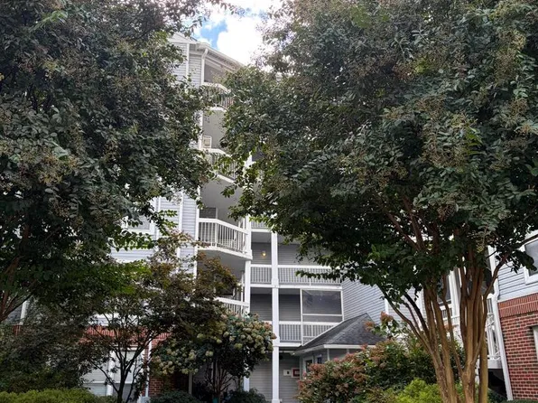3178 Summit Square Dr #3-A8, Oakton, VA 22124