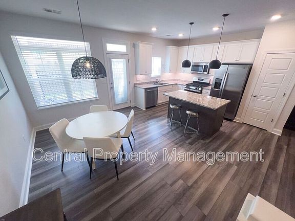 3rd image of 22 Camden Woods Trl