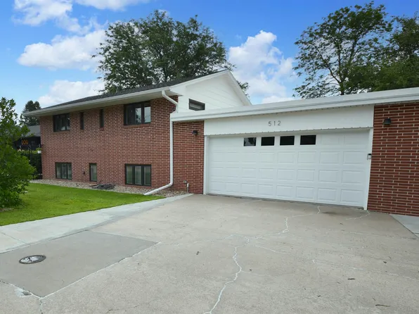 512 W 36th St, Kearney, NE 68845