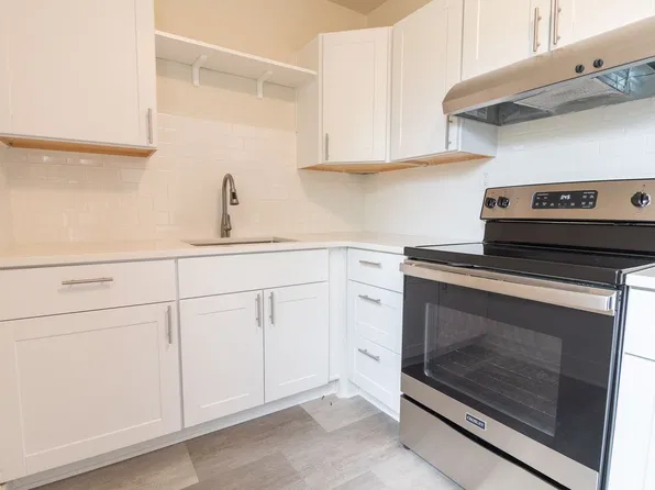 Queen Marie, 1210 SE 20th Ave APT 305, Portland, OR 97214
