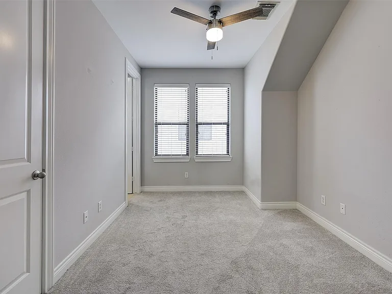 3245 Maxroy St — Photo 7