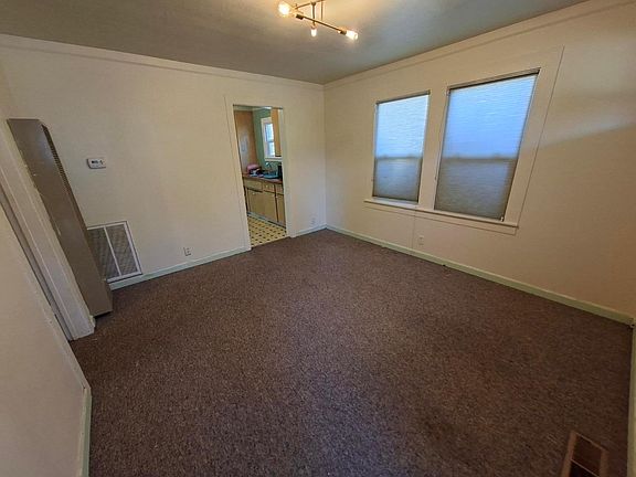 5th image of 638 Leduc St