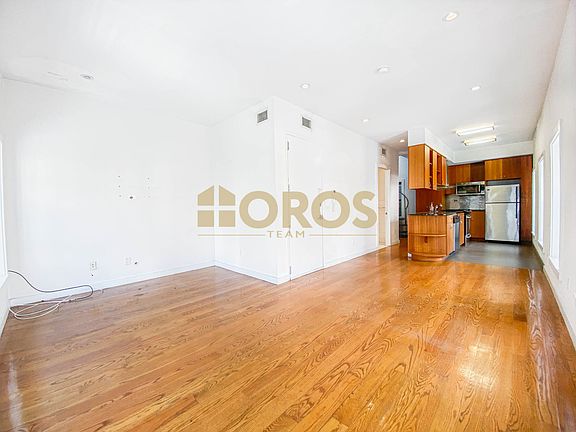 4th image of 322 Spring St APT 3