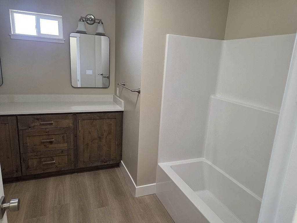 712 N Crestview Dr - Property Image