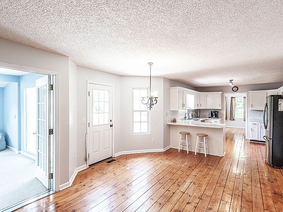 5th image of 3538 Armstrong Rd