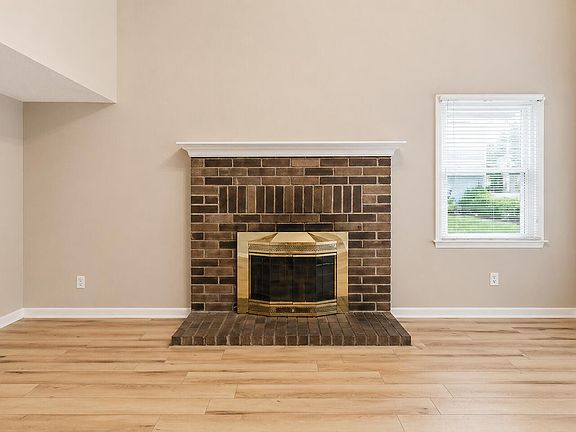 4th image of 308 Squires Rd