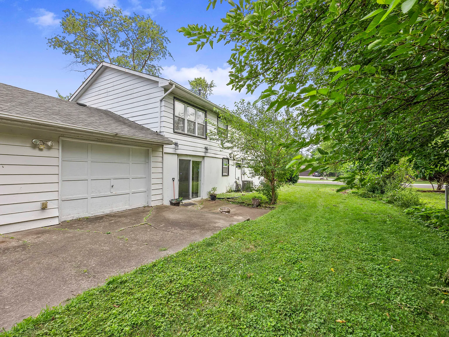 4 bed, 1325 sqft, $3,300 — Photo 4