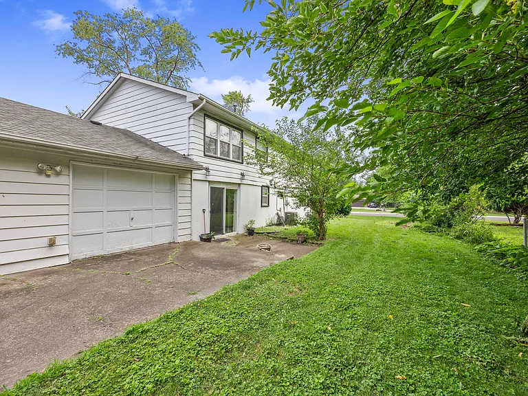 15726 Avalon Ave — Photo 4