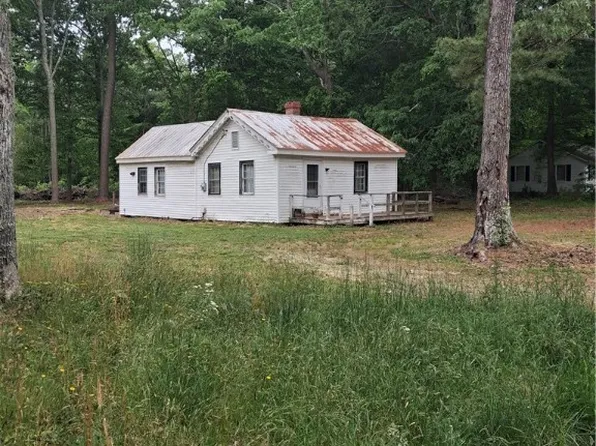 406 Hamburg Rd, Port Haywood, VA 23138