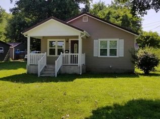 420 N Harrison Ave, Aurora, MO 65605