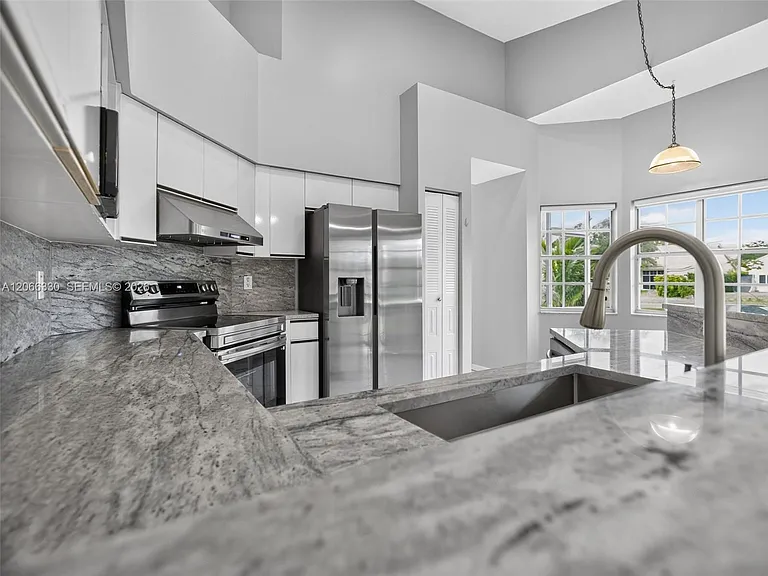1520 Seabay Rd — Photo 88
