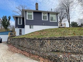 3371 Waterside Dr, Akron, OH