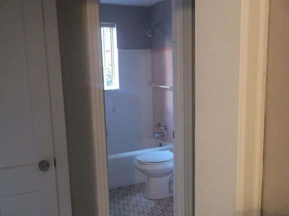 4th image of 306 S Lauderdale St APT 1