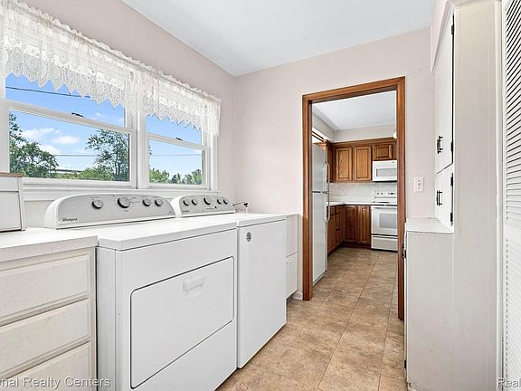 3rd image of 6679 Old Haggerty Rd
