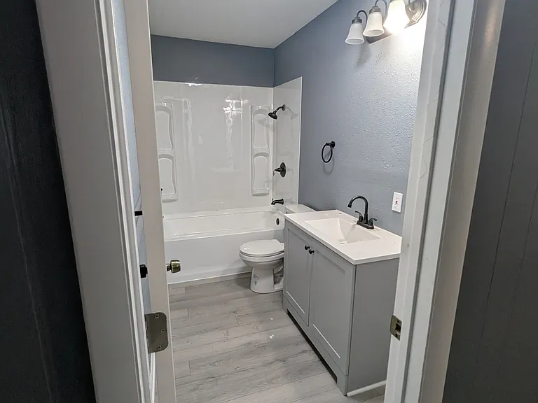 625 Louis St — Photo 13