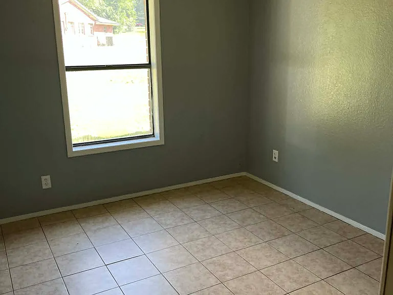 915 Hanes Blvd #1 — Photo 9