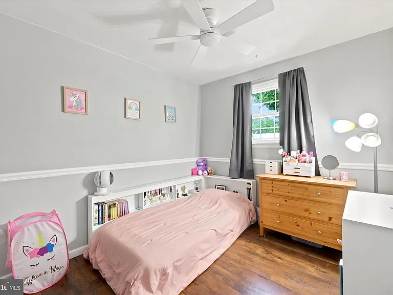 736 Village Ln — Photo 16