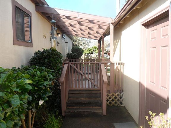 4th image of 1328 SE Blue Spruce Ln