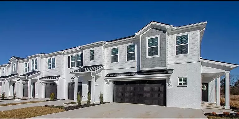 4336 Doral Dr — Photo 2
