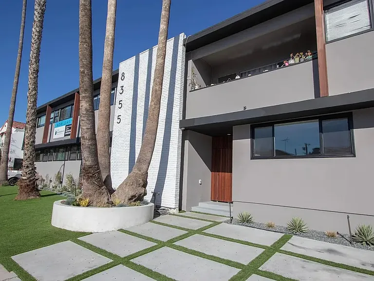 8355 Blackburn Ave — Photo 5