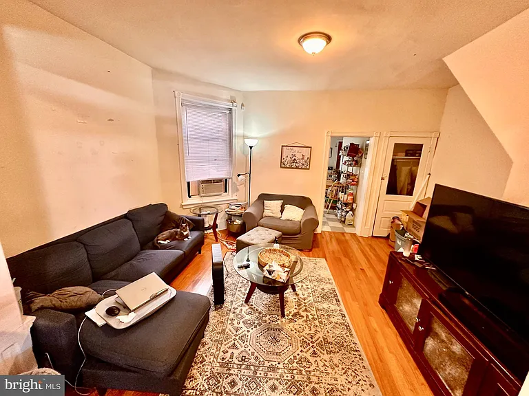 446 W Earlham Ter — Photo 4