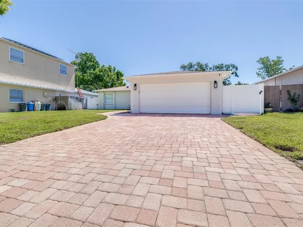 11147 Longhill Dr N, Pinellas Park, FL 33782