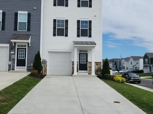 137 Mossdale Blvd, Falling Waters, WV 25419