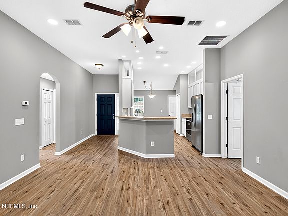 5th image of 86269 VENETIAN Avenue