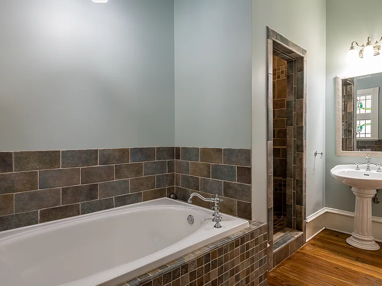 765 Woodland Ave SE — Photo 35