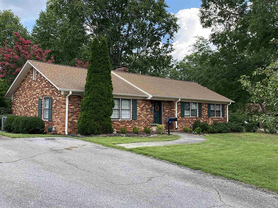 1st image of 139 Applewood Ln