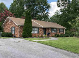 139 Applewood Ln, Spartanburg, SC 29307