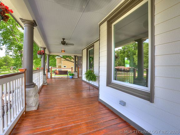3rd image of 908 SE 3rd St
