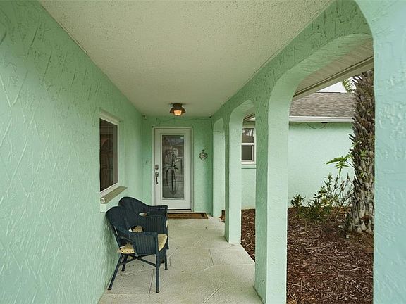 5th image of 13822 Malcolm Ave