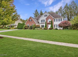 911 Old Logger Rd, Moscow, PA 18444