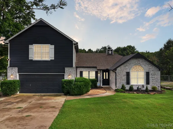 27108 E 82nd St S, Broken Arrow, OK 74014
