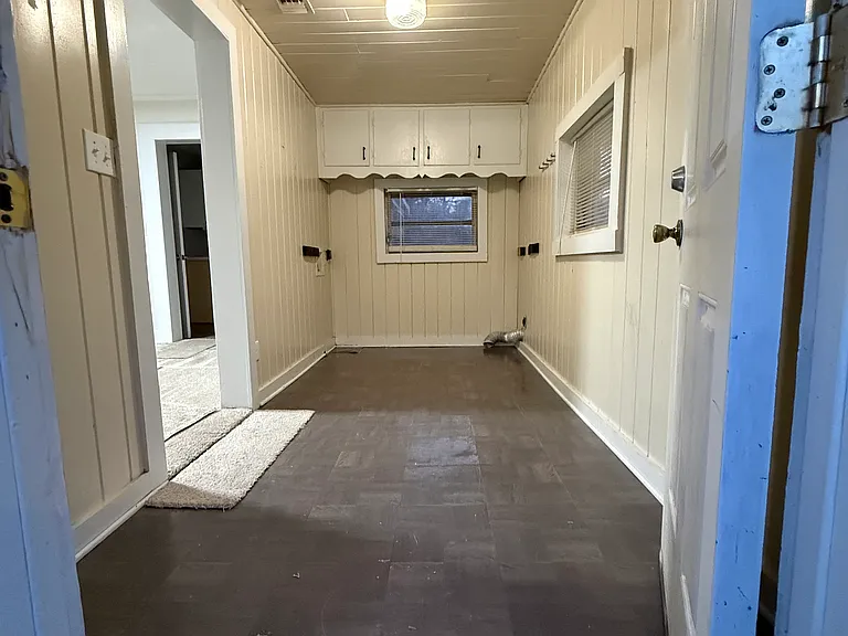 231 N Cotton St — Photo 16