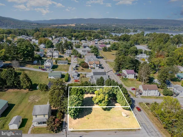 520 E Center St, Millersburg, PA 17061