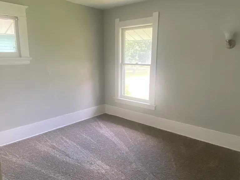 1074 W Woodruff Ave — Photo 12