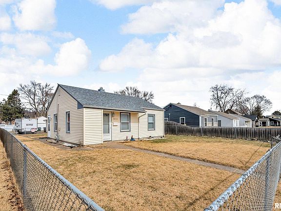 2nd image of 3836 Pearl Ave