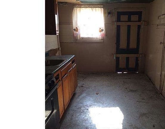 4th image of 1510 Montrose St