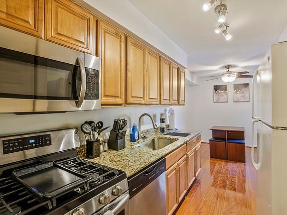 Kitchen with Eating or Study Area