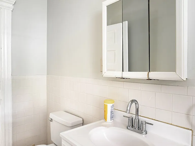 10 Strathmore Rd #A — Photo 22