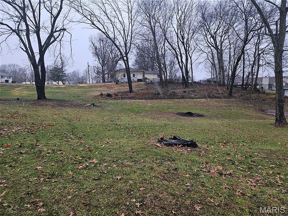 2nd image of 19 Fairway Dr