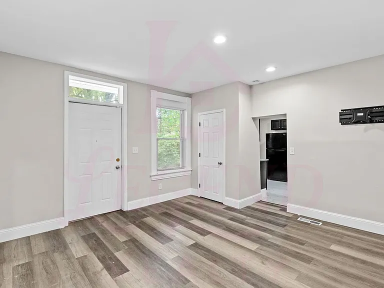 3245 Texas Ave — Photo 3